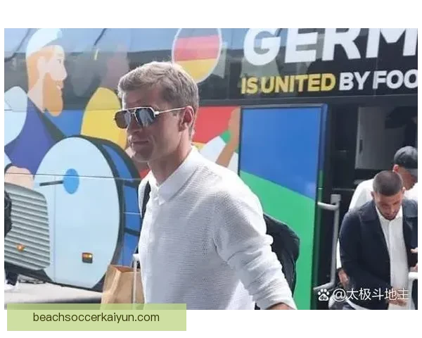 欧洲杯在慕尼黑开幕，赛事备受期待，全球球迷齐聚一堂。